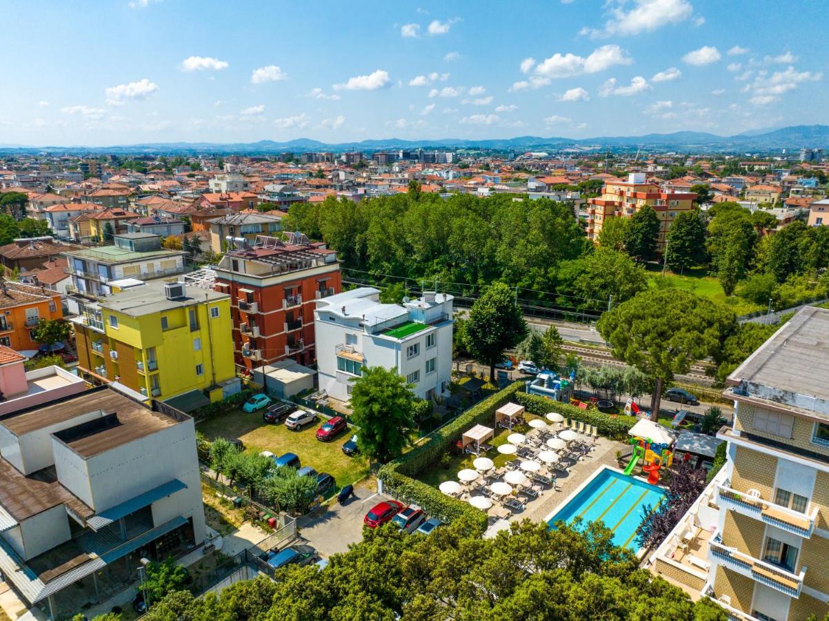 Lotus Hotel All Inclusive & Spiaggia Rimini Ngoại thất bức ảnh