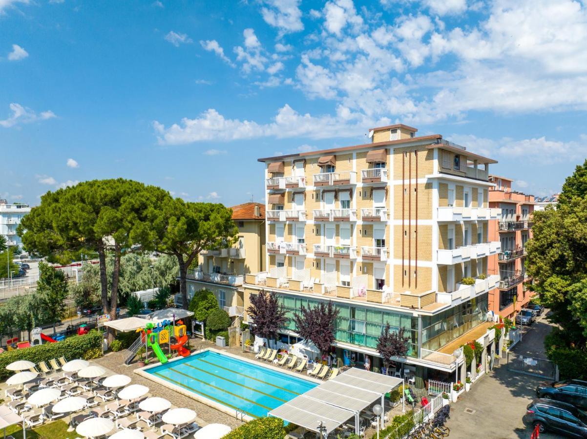 Lotus Hotel All Inclusive & Spiaggia Rimini Ngoại thất bức ảnh