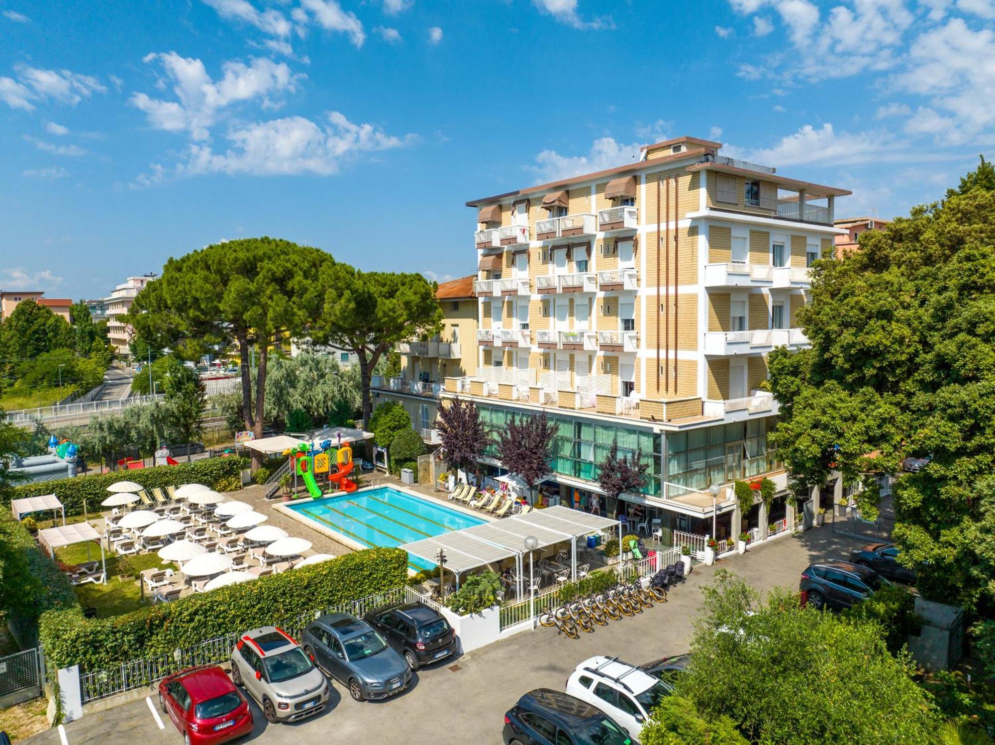 Lotus Hotel All Inclusive & Spiaggia Rimini Ngoại thất bức ảnh