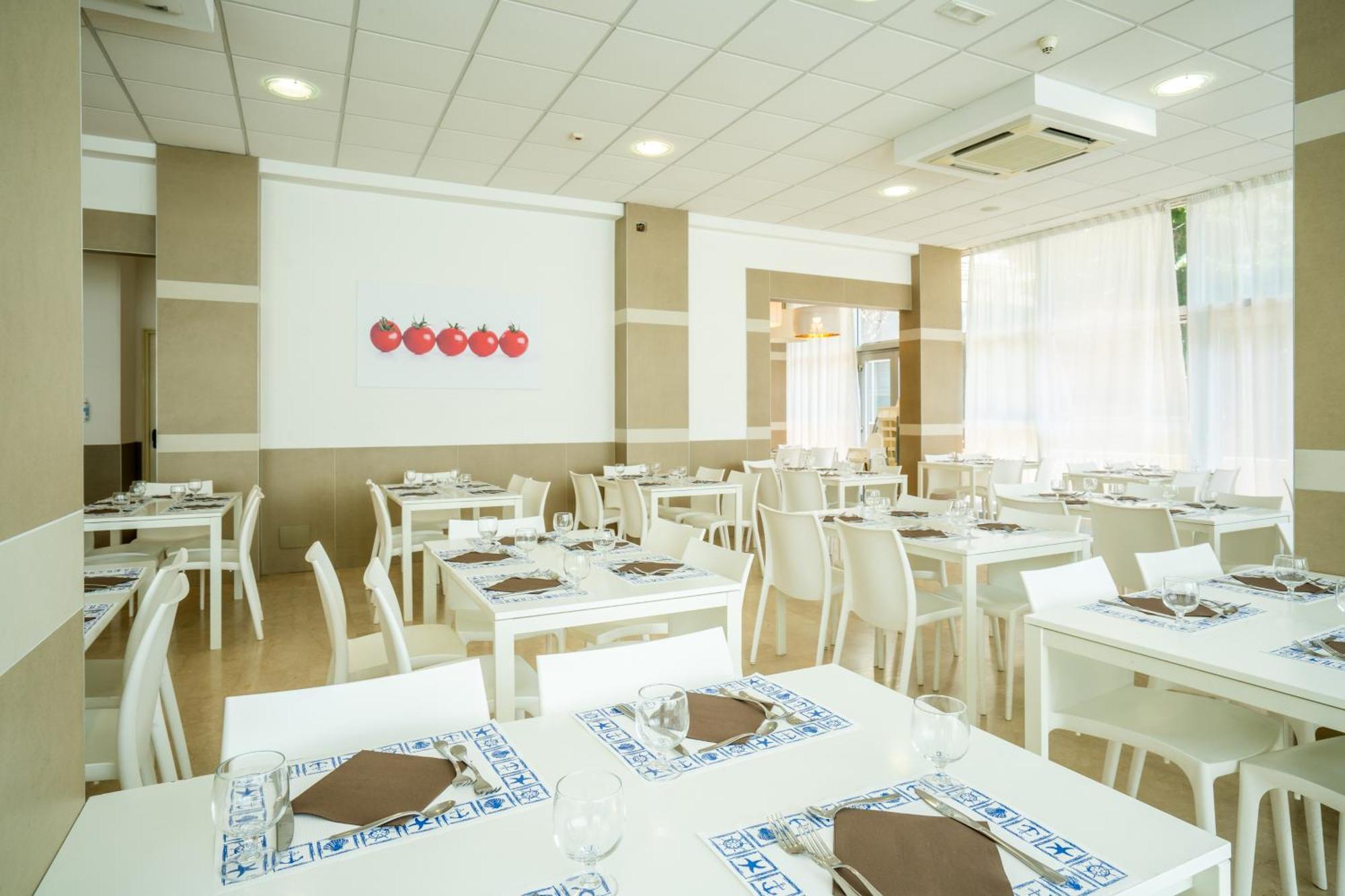 Lotus Hotel All Inclusive & Spiaggia Rimini Ngoại thất bức ảnh