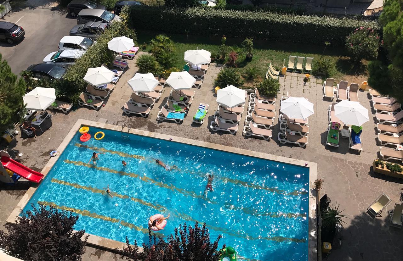 Lotus Hotel All Inclusive & Spiaggia Rimini Ngoại thất bức ảnh