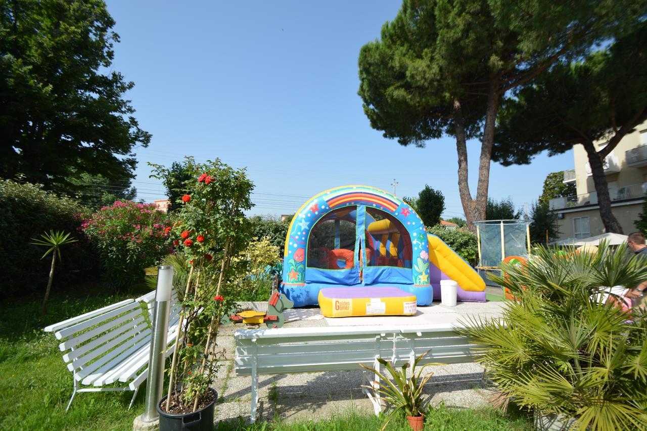 Lotus Hotel All Inclusive & Spiaggia Rimini Ngoại thất bức ảnh